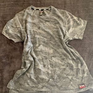 womens dark grey camo t shirt like new 🤩